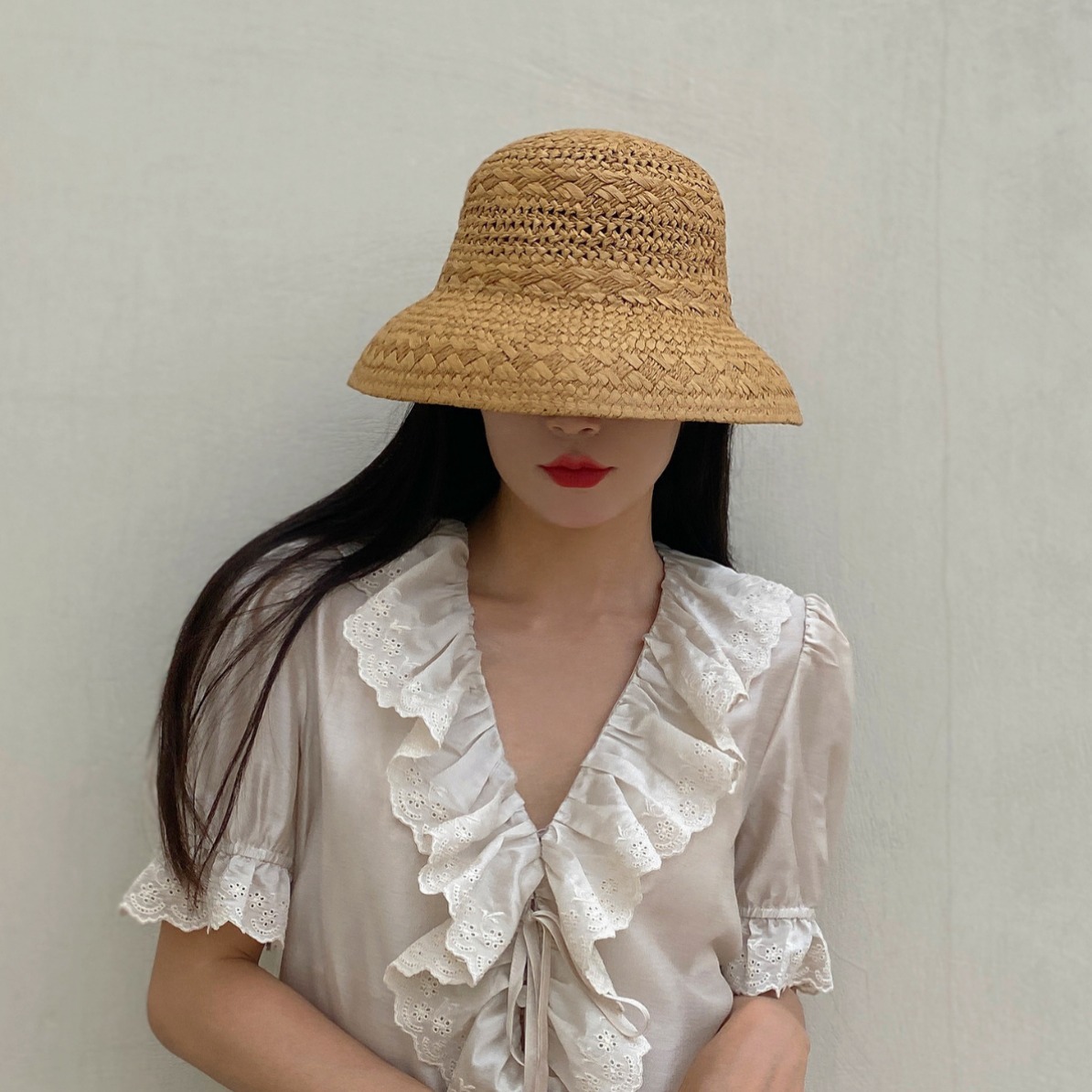 French Elegant Hepburn Retro Woven Bell shaped Small Pot Hat Women's Summer Sunshade and Sunscreen Vacation Beach Straw Hat Outs