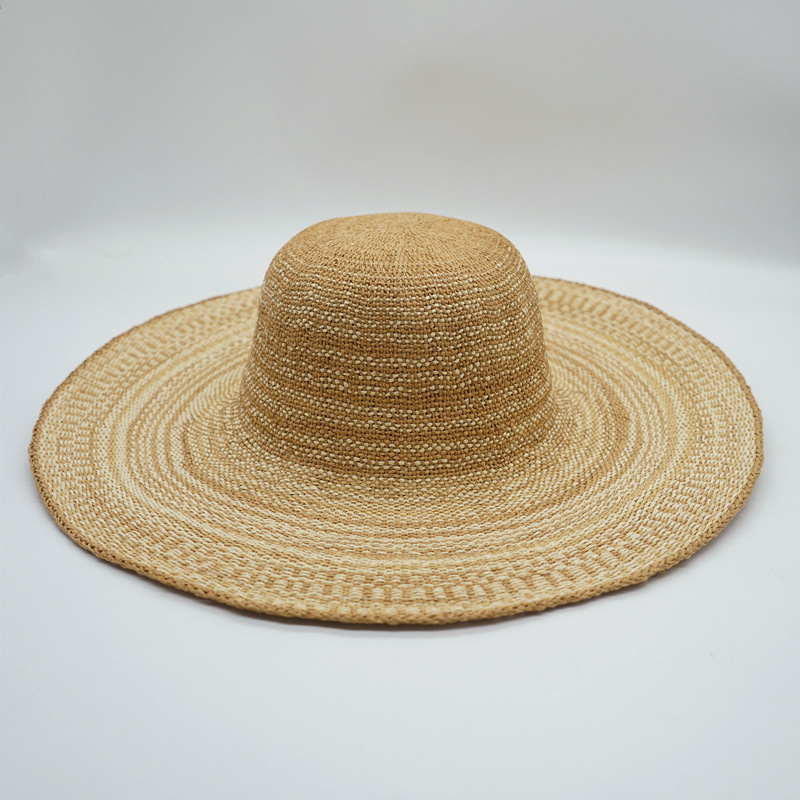 Korean version of leisure striped vacation beach with large brimmed straw hat for women’s summer beach outing, sun shading, and elegant hat trend